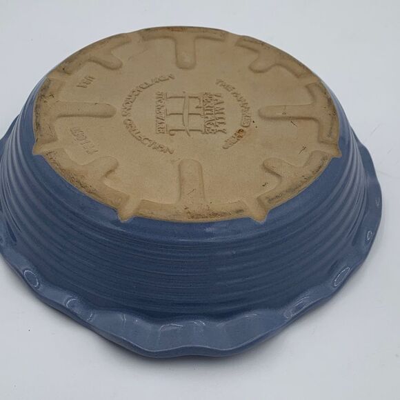 Pampered Chef Family Heritage Blue and Tan Stoneware Pie Dish county blue - Picture 4 of 12